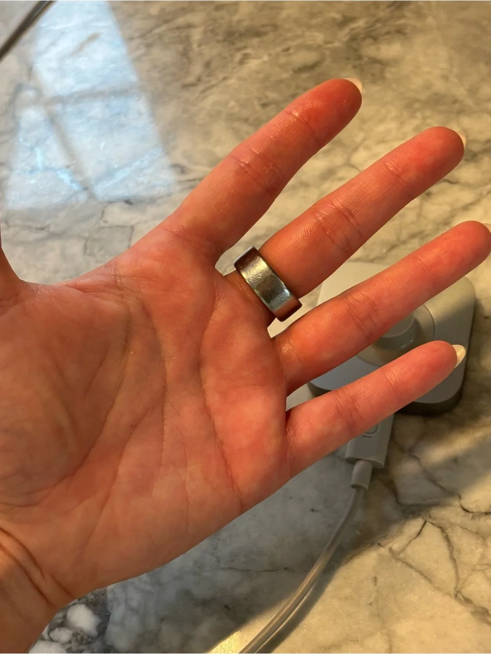 OURA Ring 4 -Size 6- Silver with Charging Base and Cord Included - FREE SHIPPING